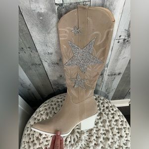 Oasis Society Samara Boots with Stars